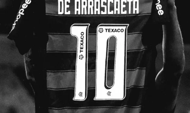 Camisa-Do-Flamengo-Escrito-Arrascaeta-MC-Maneirinho-Plasti-Woozy Camisa do flamengo escrito arrascaeta mc maneirinho plasti woozy